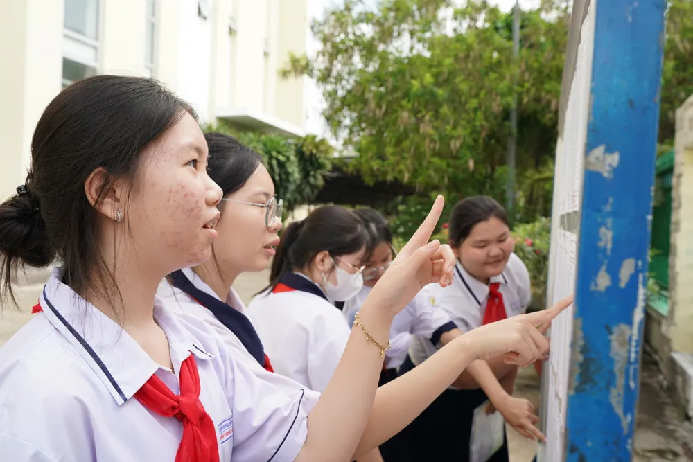Thí sinh tại điểm thi trường THCS Nguyễn Thị Hương, huyện Nhà Bè 9HH02734.jpeg