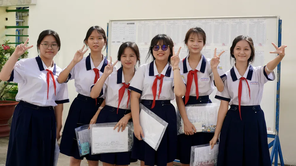 Thí sinh tại điểm thi trường THCS Nguyễn Thị Hương, huyện Nhà Bè 9HH02786.jpeg