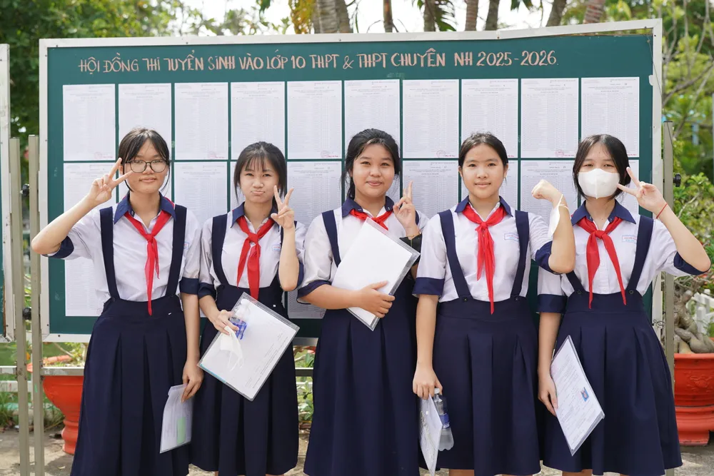 Thí sinh tại điểm thi Trường THCS Lê Văn Hưu, huyện Nhà Bè 9HH02891.jpeg