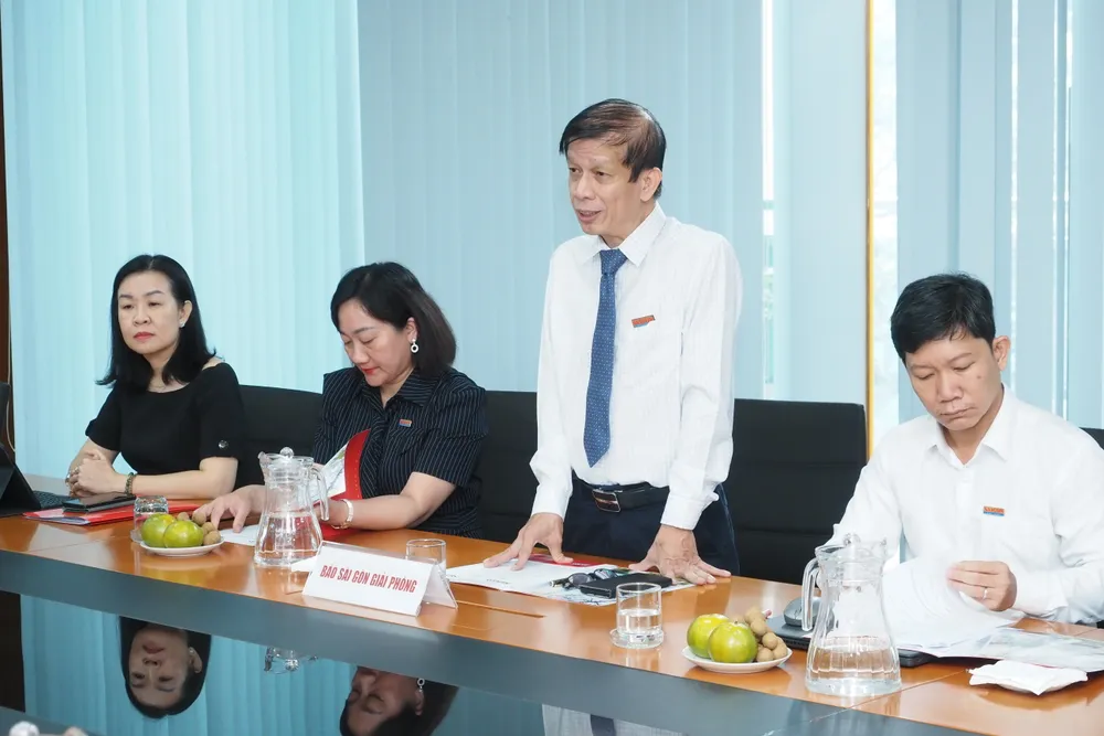 Nhà báo Nguyễn Khắc Văn, Phó Tổng Biên tập Phụ trách Báo SGGP, phát biểu tại lễ ký kết . Ảnh: HOÀNG HÙNG IMG_4894.jpeg