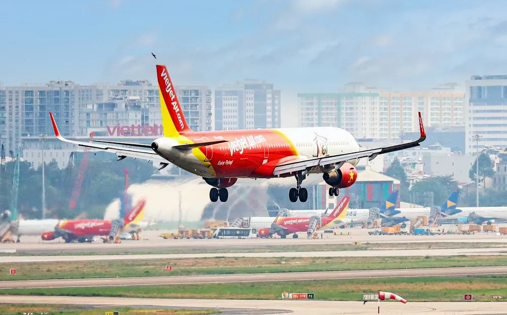 Máy bay Vietjet hạ cánh tại Tân Sơn Nhất Máy bay Vietjet hạ cánh tại Tân Sơn Nhất