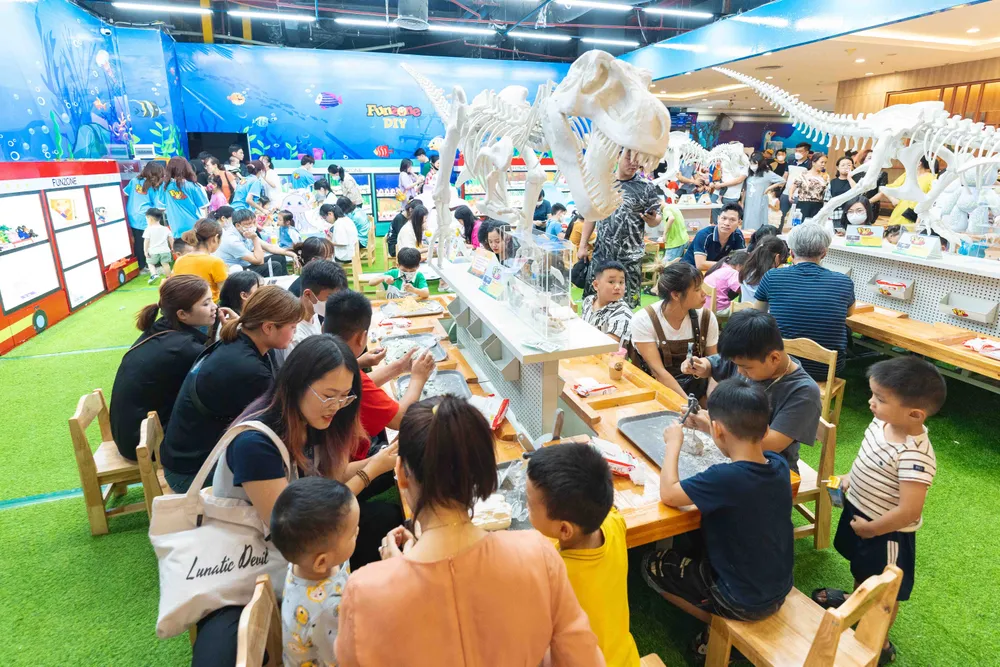 Ba mẹ cùng con khám phá các hoạt động thể chất hấp dẫn tại các tổ hợp vui chơi giáo trí đặc biệt trong mùa hè này