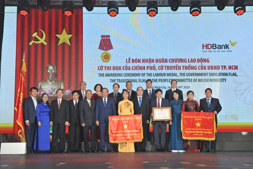 Lãnh đạo Chính phủ, UBND TPHCM và NHNN đến dự Lễ kỷ niệm 30 thành lập HDBank (4-1-2020) và trao Huân chương Lao động của Chủ tịch nước, Cờ thi đua của Chính phủ và Cờ truyền thống của UBND TPHCM Lãnh đạo Chính phủ, UBND TPHCM và NHNN đến dự Lễ kỷ niệm 30 thành lập HDBank (4-1-2020) và trao Huân chương Lao động của Chủ tịch nước, Cờ thi đua của Chính phủ và Cờ truyền thống của UBND TPHCM