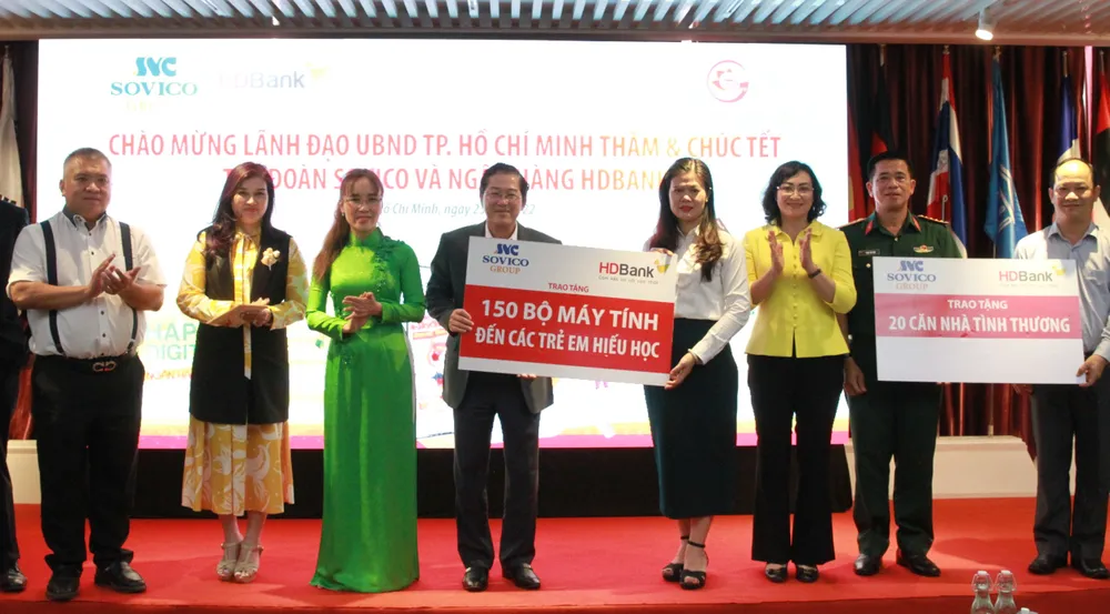 HDBank trao kinh phí mua 150 bộ máy tính và xây dựng 20 căn nhà tình thương cho TP Hồ Chí Minh năm 2022 HDBank trao kinh phí mua 150 bộ máy tính và xây dựng 20 căn nhà tình thương cho TP Hồ Chí Minh năm 2022