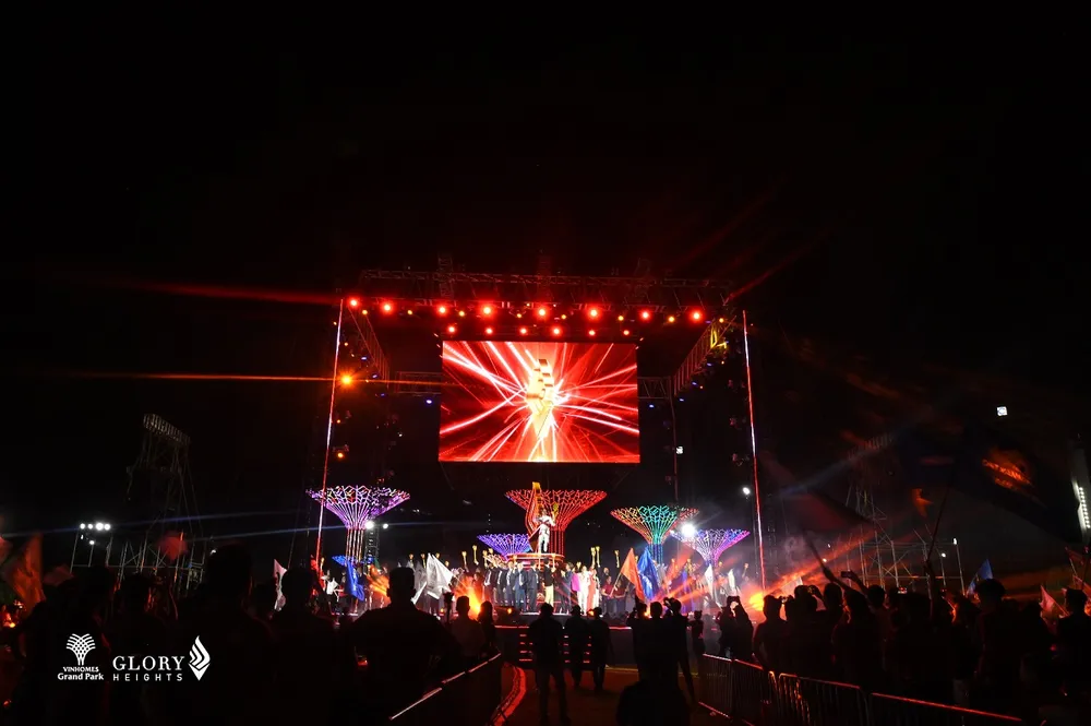 Không gian bừng sáng khi tất cả hệ thống kinh doanh cùng kết nối hướng về tâm điểm hào quang Glory Heights