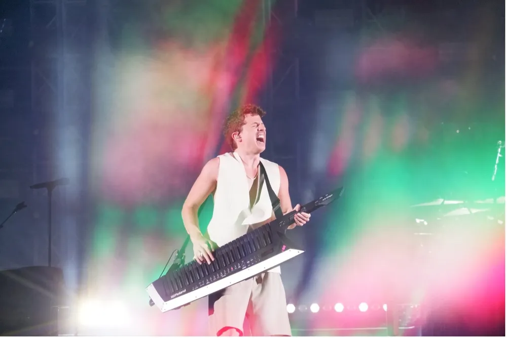 Charlie Puth &quot;cháy&quot; trên sân khấu trong tiếng reo hò không ngớt của khán giả