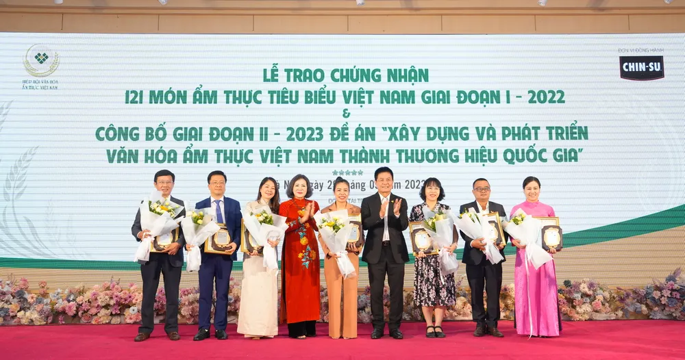 CHIN-SU cùng VCCA trao chứng nhận 121 món ẩm thực tiêu biểu khắp ba miền CHIN-SU cùng VCCA trao chứng nhận 121 món ẩm thực tiêu biểu khắp ba miền