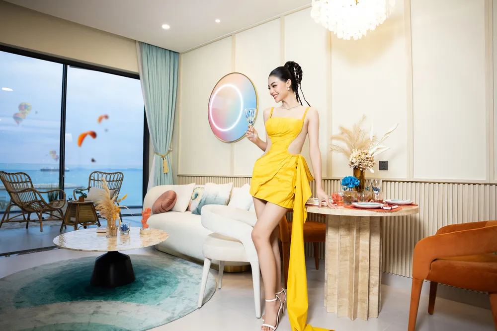 “Nếu sở hữu căn hộ 2 phòng ngủ MerryHome, Lona nghĩ mình sẽ dành 1 phòng để nghỉ ngơi, phòng còn lại Lona sẽ biến thành nơi giải trí, như rạp chiếu phim tại nhà, hoặc phòng karaoke chẳng hạn… để thỏa sức vui chơi, tiếp đón bạn bè, tận hưởng cuộc sống… Thuộc tuýp người trẻ yêu thích trải nghiệm, Lona nghĩ phong cách sống tại Marina District rất phù hợp với cá tính của mình”