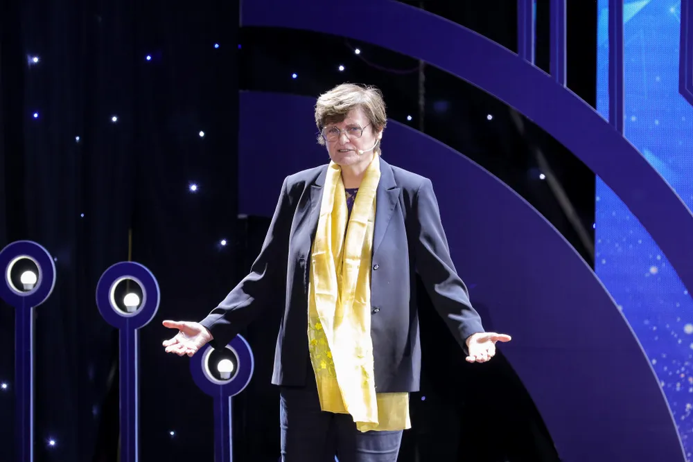 “Mẹ đẻ” của vaccine mRNA ngừa Covid-19 khẳng định: “Từ VinFuture, các nhà khoa học thế giới đã hiểu hơn về một Việt Nam đang mạnh mẽ vươn ra quốc tế". “Mẹ đẻ” của vaccine mRNA ngừa Covid-19 khẳng định: “Từ VinFuture, các nhà khoa học thế giới đã hiểu hơn về một Việt Nam đang mạnh mẽ vươn ra quốc tế".