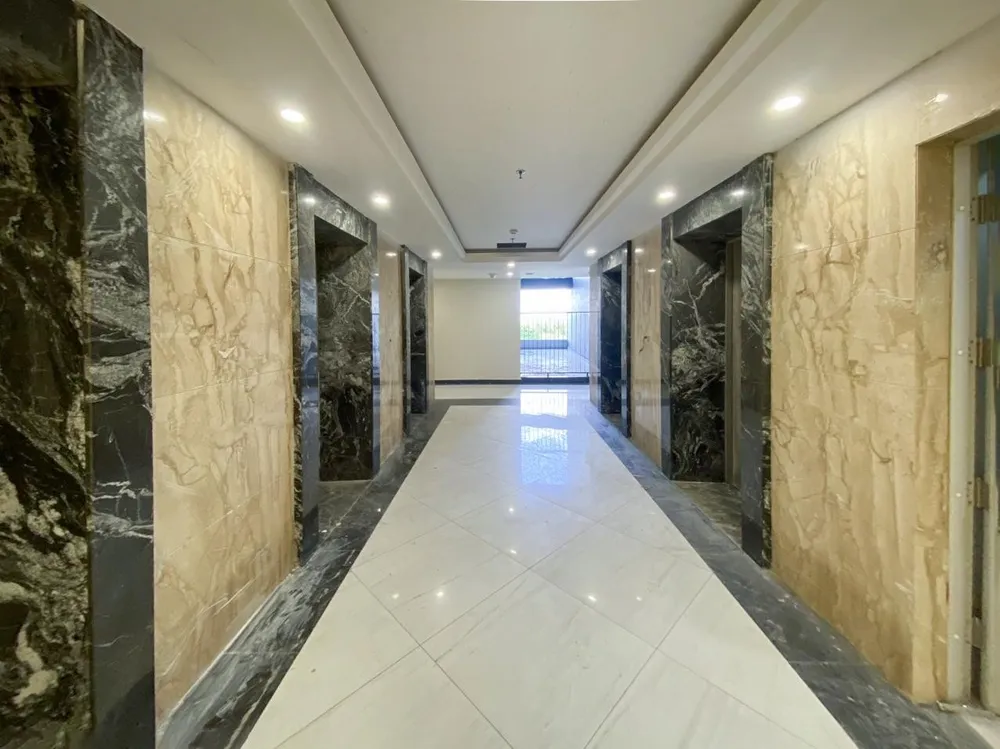 Sảnh thang máy với các tone màu gạch cao cấp, phối hợp bắt mắt khiến không gian sảnh đợi trở nên hài hòa và trang nhã hơn Sảnh thang máy với các tone màu gạch cao cấp, phối hợp bắt mắt khiến không gian sảnh đợi trở nên hài hòa và trang nhã hơn