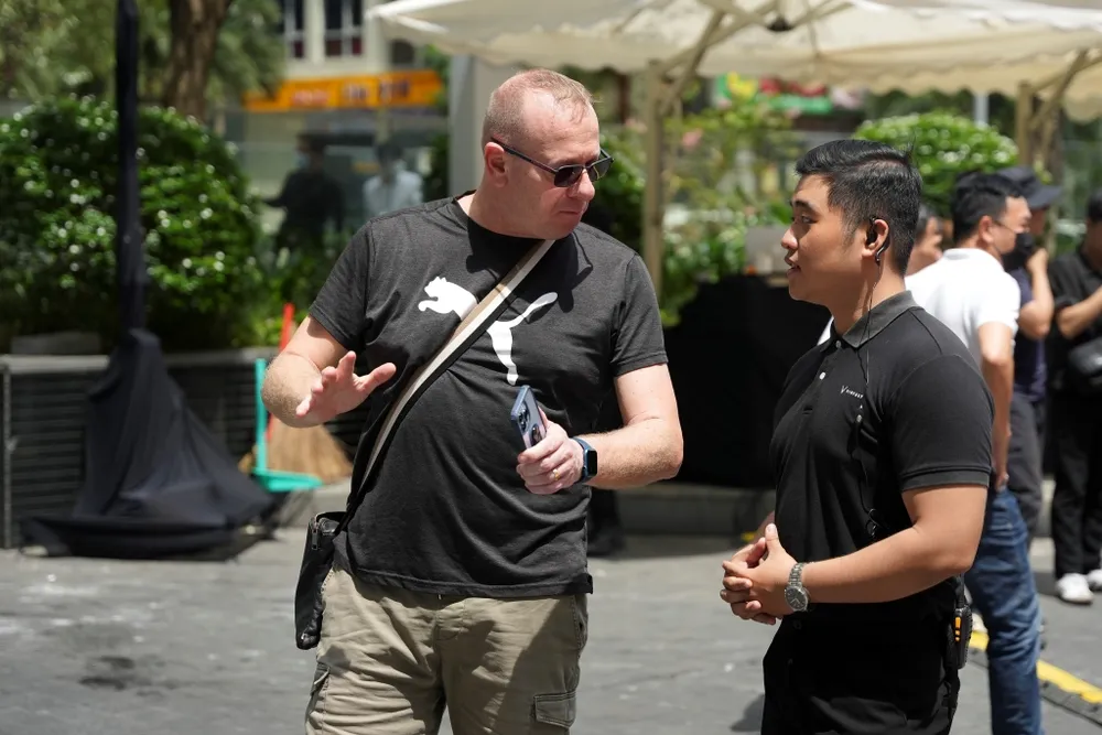 Nhiều người nước ngoài cũng quan tâm tìm hiểu ô tô điện VF 6 của Việt Nam Nhiều người nước ngoài cũng quan tâm tìm hiểu ô tô điện VF 6 của Việt Nam