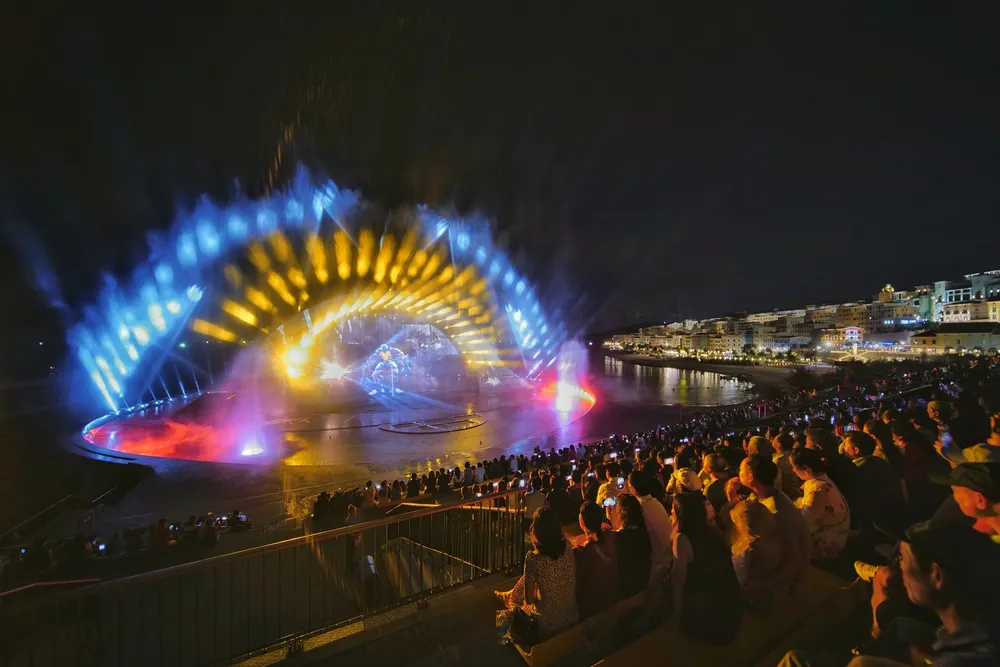 Mùa đẹp nhất trong năm, show Kiss The Stars áp dụng ưu đãi giá vé 150.000 đồng/người lớn đến hết 22-12