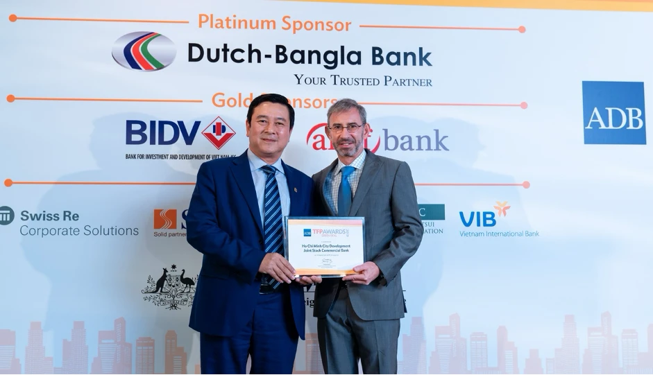 Năm 2019, HDBank trở thành ngân hàng đầu tiên của Việt Nam nhận giải thưởng Ngân hàng xanh – “Green Deal Award” từ Ngân hàng Phát triển châu Á (ADB) anh-2-37.png