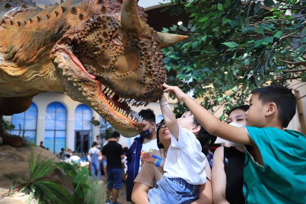 Dino Cafe – cafe khủng long thu hút hàng ngàn lượt khách trong tuần đầu ra mắt hinh-dino-cafe-8611.jpg
