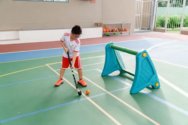 Học sinh được trải nghiệm nhiều môn thể thao như hockey, pickleball, golf,... ngay tại trường Picture2.jpg