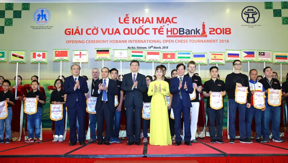 Chiến lược thực thi ESG tại HDBank mở rộng hoạt động đầu tư, đồng hành trong các lĩnh vực văn hóa - thể thao, giáo dục, y tế, cơ sở hạ tầng nhà ở - giao thông... Qua đó góp phần cùng trí tuệ, tài năng của Việt Nam vươn tầm thế giới như với cờ vua, bóng đá futsal... 0-02-06-ac3467bb4dce9159a31a6adfa0583c1b7d959f80ce77887c4db37c1b19692974_289e5921774.jpg
