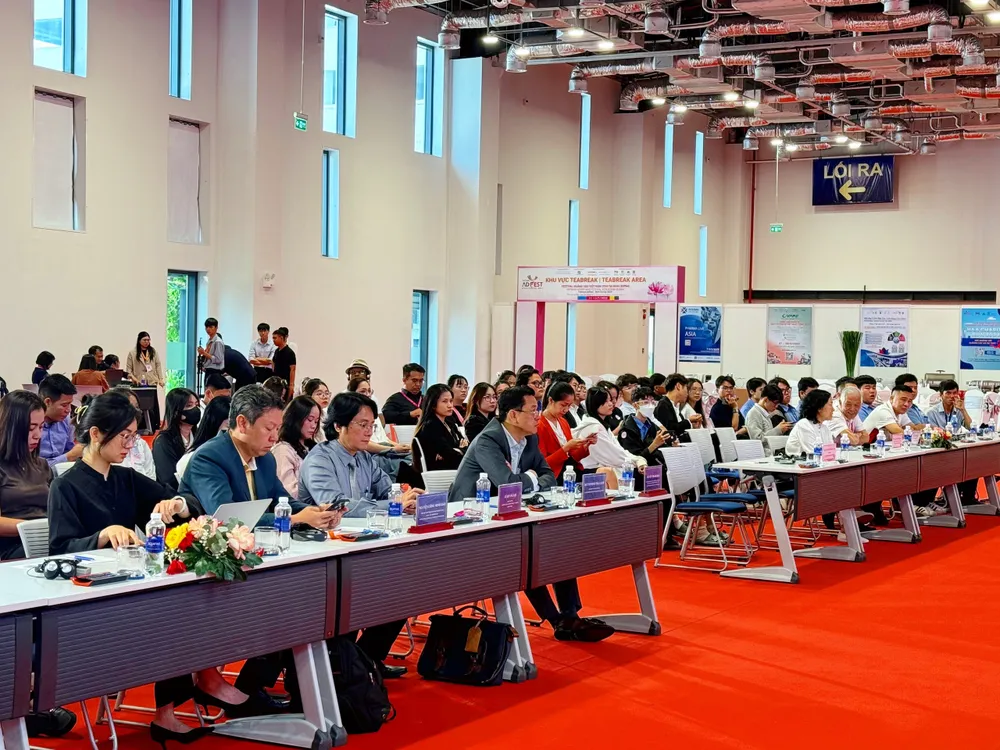 Nhiều đại biểu tham dự hội nghị z5628568181193_0f7403ced9181375d67ab7c224d50491.jpg