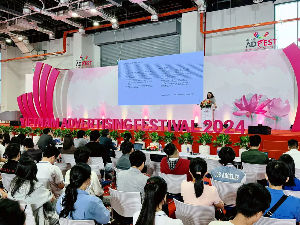 Nhiều đại biểu tham dự hội nghị z5628568182882_f31b490679f6829d9b184d95b1efa132.jpg