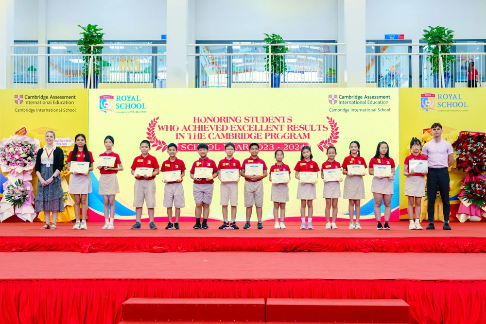 Lễ vinh danh các học sinh Royal School đạt thành tích xuất sắc tại các sân chơi học thuật trong nước và quốc tế 2024_PR_RoyalSchool_SGGP_Hinh (6).jpg