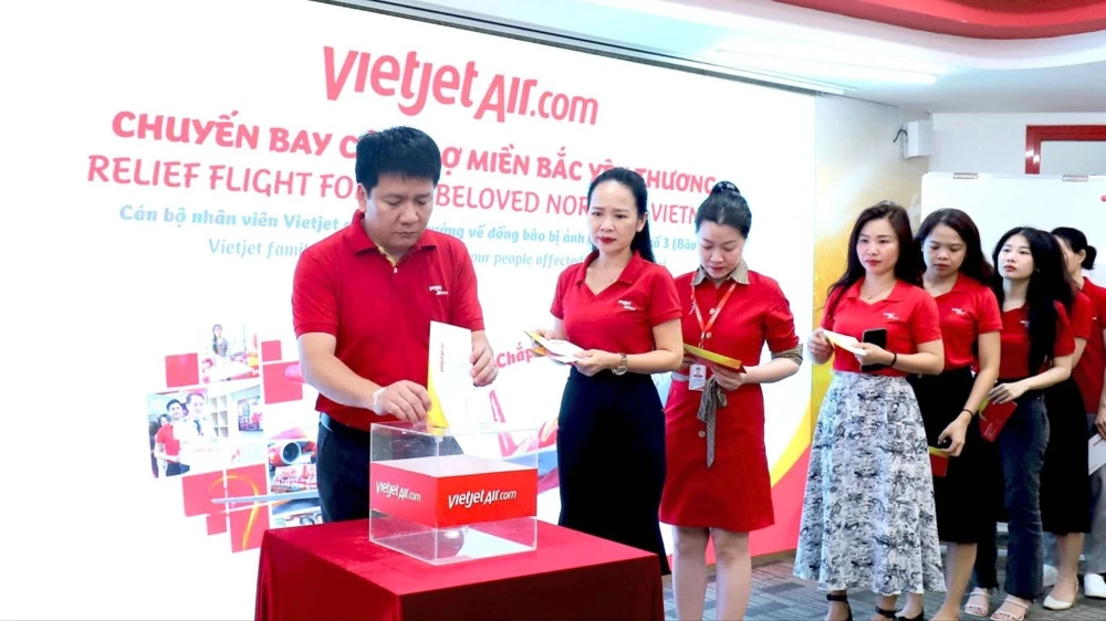 Người Vietjet hướng về miền Bắc yêu thương