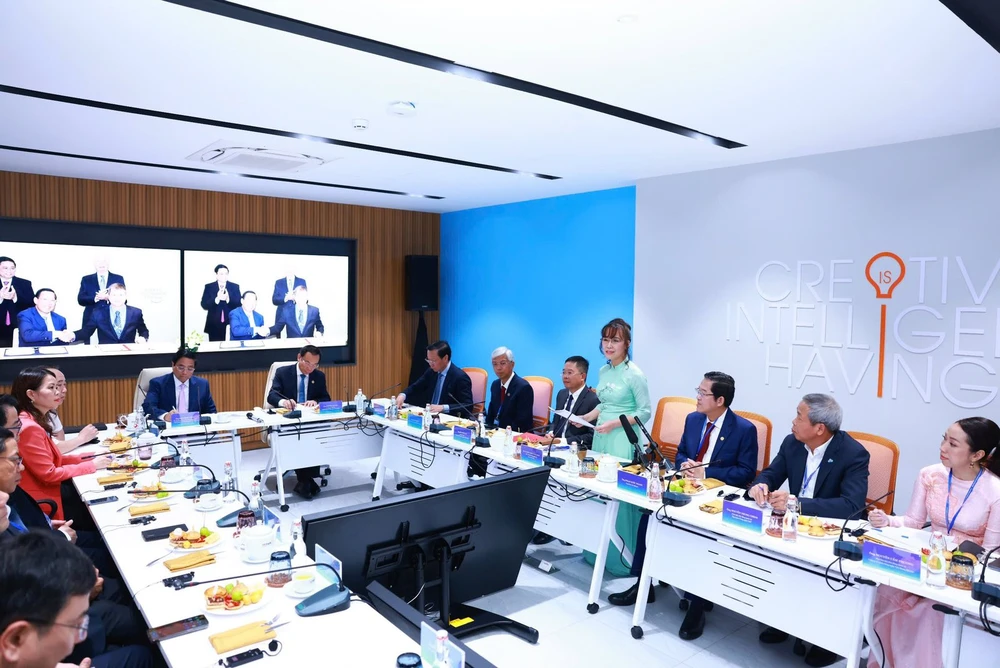 Phó Chủ tịch Thường trực HĐQT HDBank Nguyễn Thị Phương Thảo - đại diện các thành viên đồng sáng lập Trung tâm Cách mạng Công nghiệp 4.0 (C4IR) tại TPHCM phát biểu và cam kết đồng hành cùng C4IR kiến tạo động lực 2_ Phó Chủ tịch Thường trực HĐQT HDBank Nguyễn Thị Phương Thảo - đại diện các thành viên đồng sáng lập Trung tâm Cách mạng Công nghiệp 4.0 (C4IR) tại TP.HCM phát biểu và cam kết đồng hành cùng C4IR kiến tạo động lực.jpg