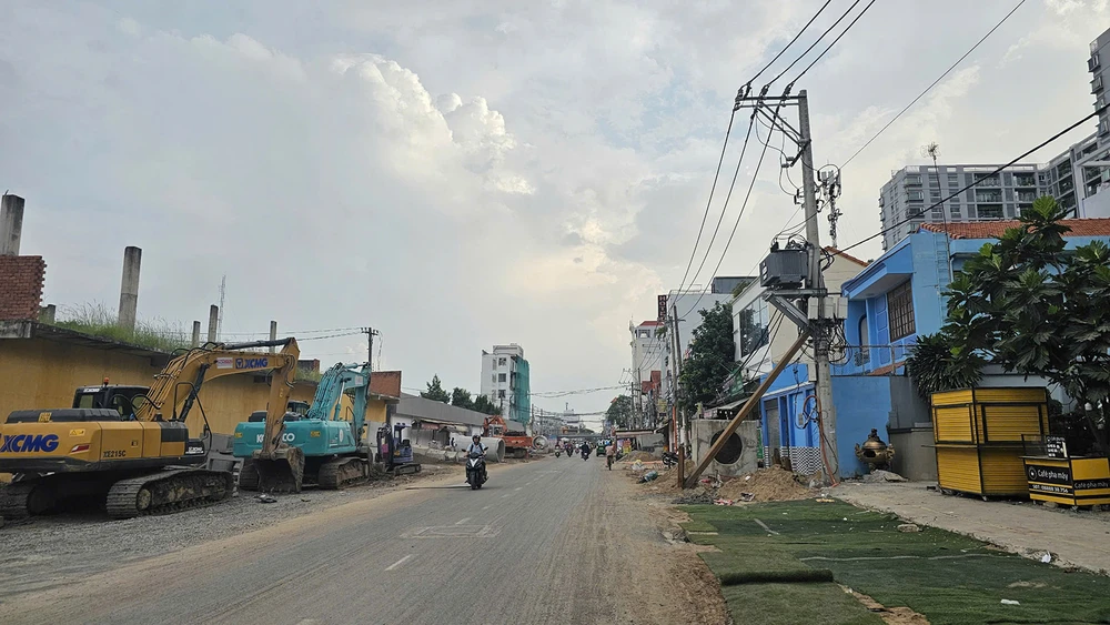 Hiện trạng đường Hoàng Hoa Thám (phường 13, quận Tân Bình, TPHCM). Ảnh: THU HOÀI V3a.jpg