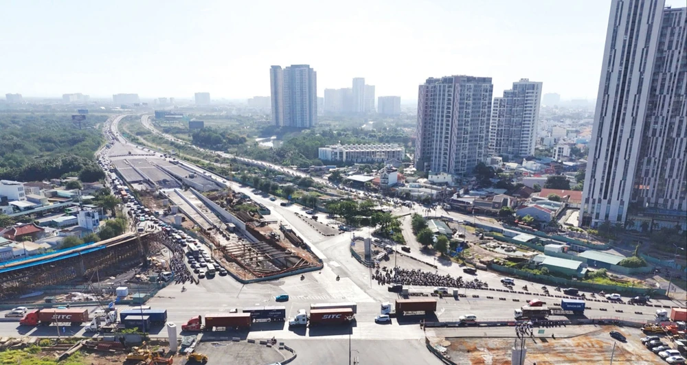 Hầm chui HC1 thuộc nút giao An Phú, TP Thủ Đức, TPHCM sẽ thông xe ngày 30-4. Ảnh: QUỐC HÙNG $1c -2.jpg