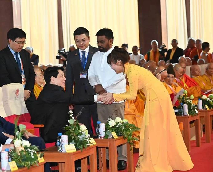 Chủ tịch nước Lương Cường cùng các đại biểu tại Đại lễ Vesak 2025 1746578829257-1666.jpeg