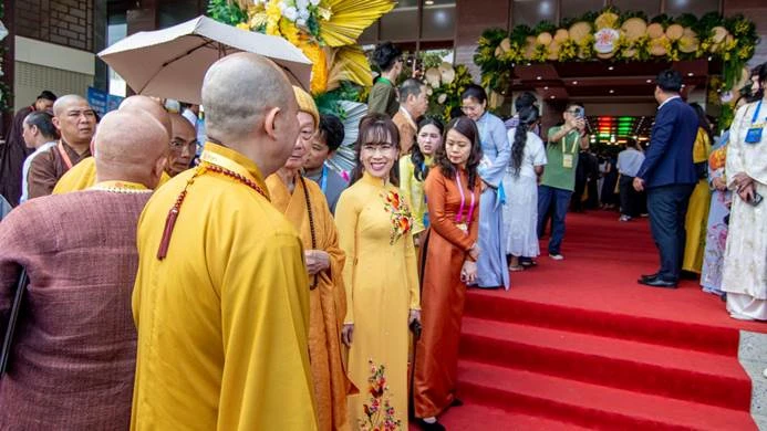 Bà Nguyễn Thị Phương Thảo cùng Đức Pháp chủ Giáo hội Phật giáo Việt Nam - Đại lão Hòa thượng Thích Trí Quảng 1746578829277-7218.jpeg