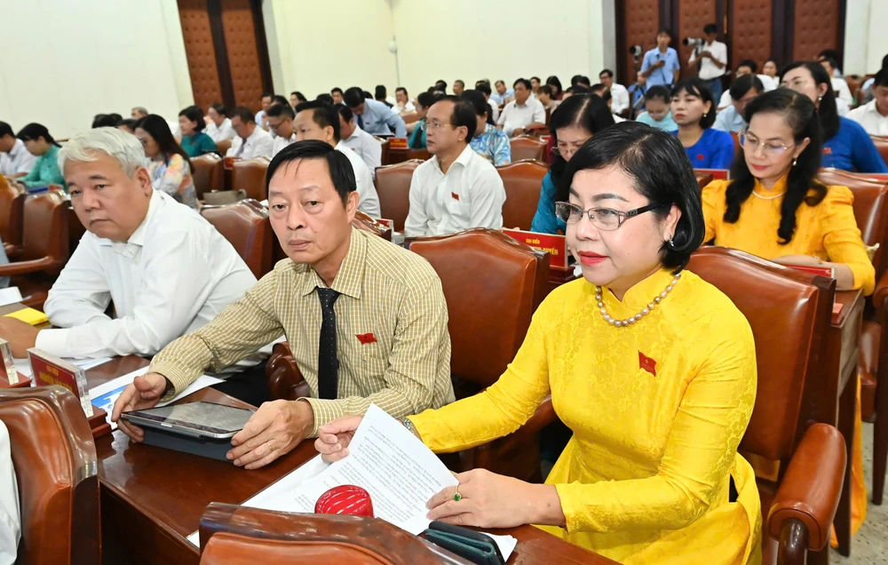 Đại biểu HĐND TPHCM dự kỳ họp thứ 22 về sắp xếp bộ máy chính quyền địa phương 2 cấp. Ảnh: VIỆT DŨNG I4b.jpg