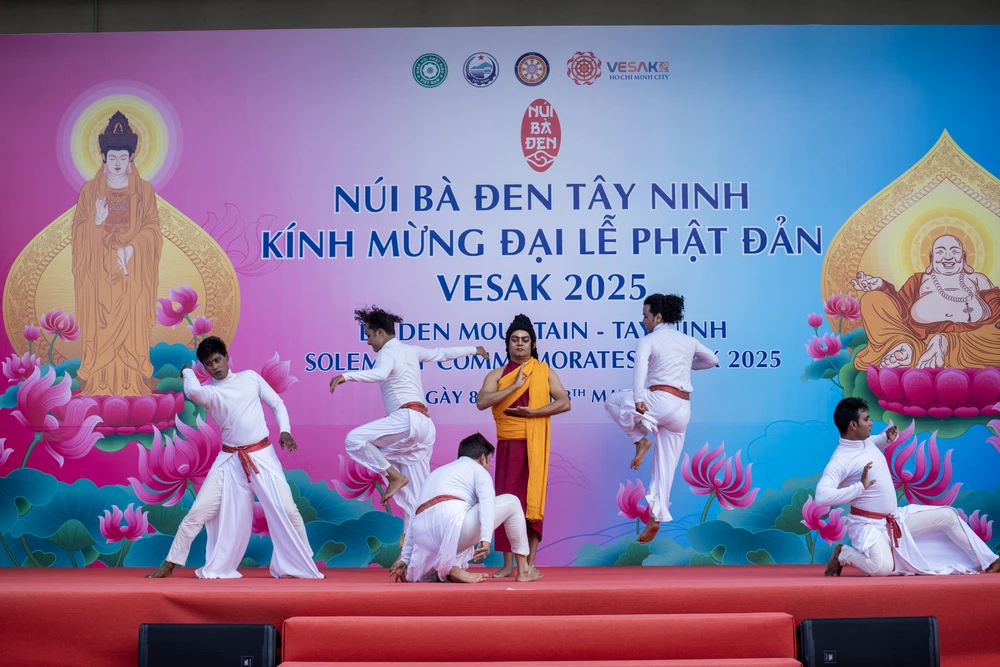mua-an-do-nui-ba-den.jpg