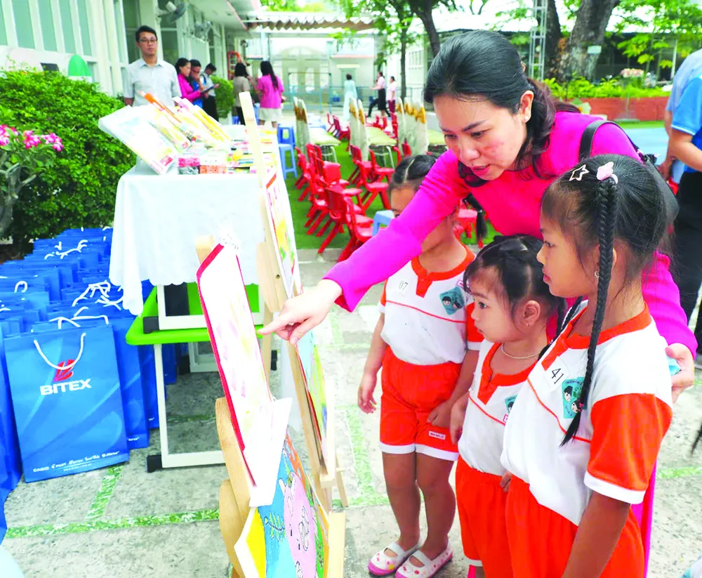 Học sinh quận 1, TPHCM tham gia Ngày hội 50 năm phát triển giáo dục mầm non. Ảnh: THU TÂM W1c.jpg