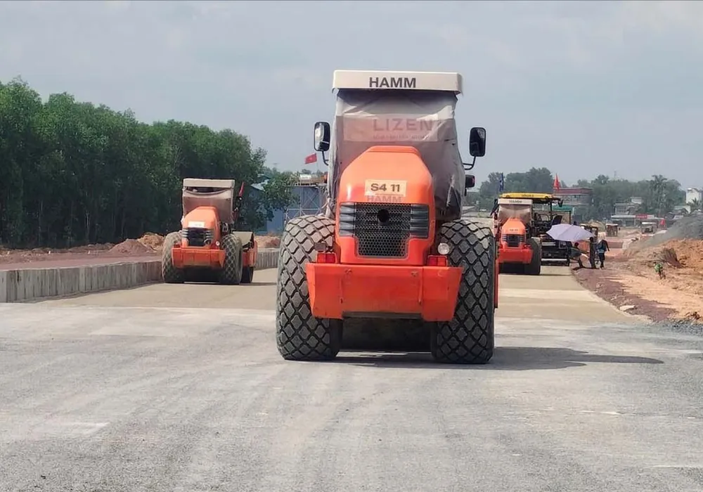 Việc giải phóng mặt bằng dự án tuyến cao tốc Biên Hòa - Vũng Tàu qua địa bàn tỉnh Đồng Nai còn chậm, ảnh hưởng giải ngân vốn đầu tư công. Ảnh: HOÀNG BẮC W5b.jpg