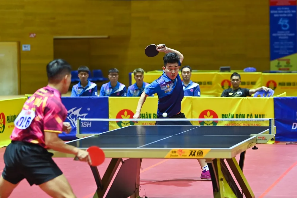 Nhìn hình ảnh Lê Đình Đức thi đấu mạnh mẽ và thắng đương kim vô địch Nguyễn Anh Tú 3-0, khó ai nghĩ anh từng trải qua thử thách lớn trong cuộc đời. Ảnh: Duy Linh Ảnh1.jpg
