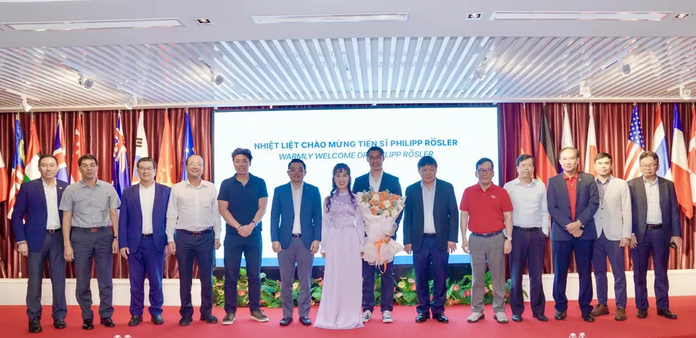 Hội đồng quản trị, Ban Điều hành Vietjet chào mừng Tiến sĩ Philipp Rösler A3.jpg