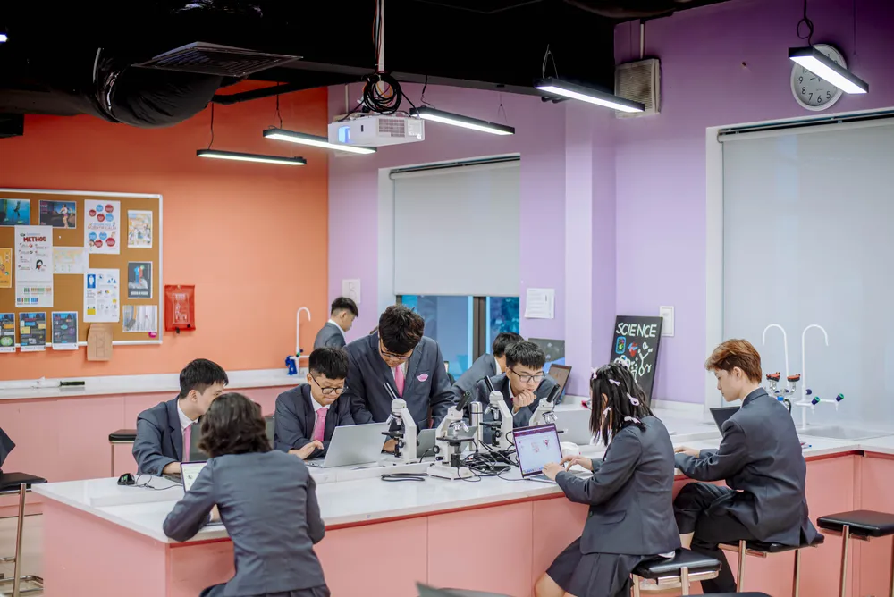 Học sinh TH School Vinh Hoc sinh TH School Vinh.jpg