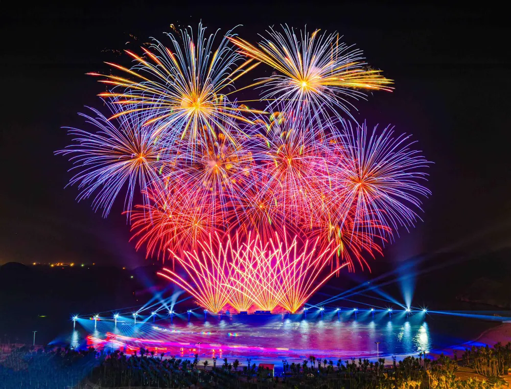Màn pháo hoa tầm cao tại show Bản giao hưởng Đảo Xanh symphony-of-the-green-island-cat-ba.jpg