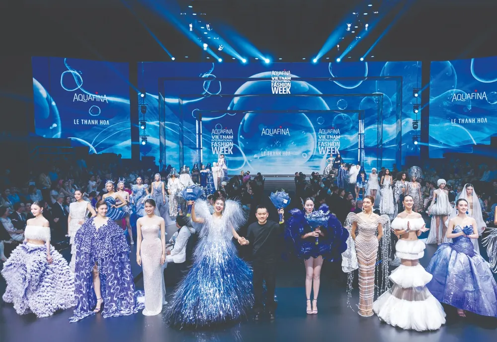 New collection by designer Le Thanh Hoa at Vietnam International Fashion Week Spring Summer 2025 CN1f.jpg