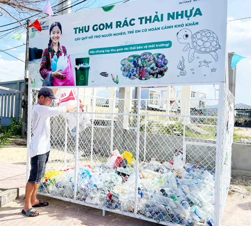Müllsammelmodell zur Beschaffung von Mitteln für arme und benachteiligte Kinder in der Küstenregion von De Gi (Provinz Binh Dinh). Foto: NGOC OAI PSA Anh14-Daiduong (8).jpg