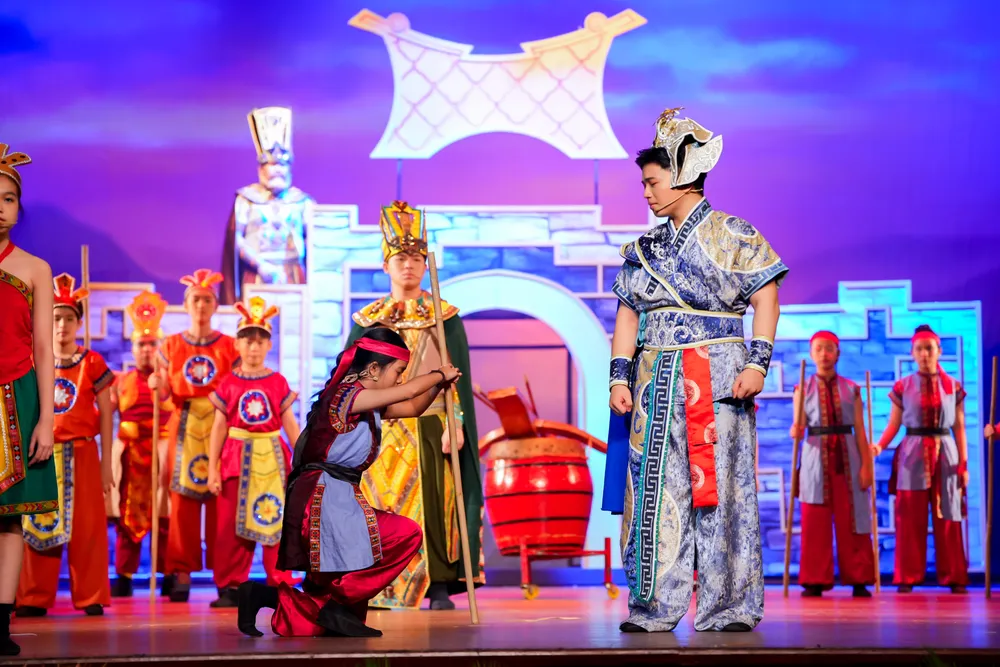 Một phân cảnh kịch tính của “The Enchanted Crossbow” 4.jpeg