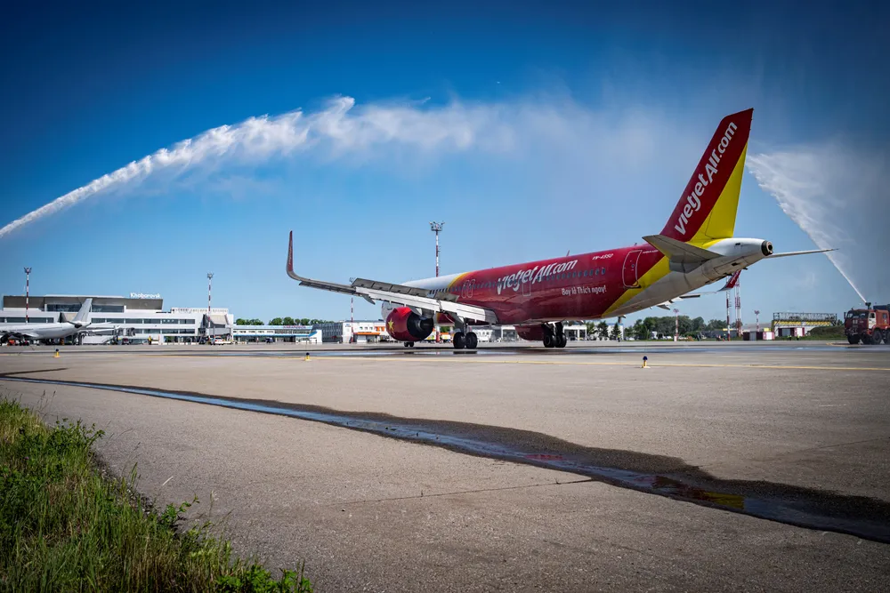 Máy bay Vietjet được chào mừng tại sân bay Khabarovsk IMG_0132.jpeg