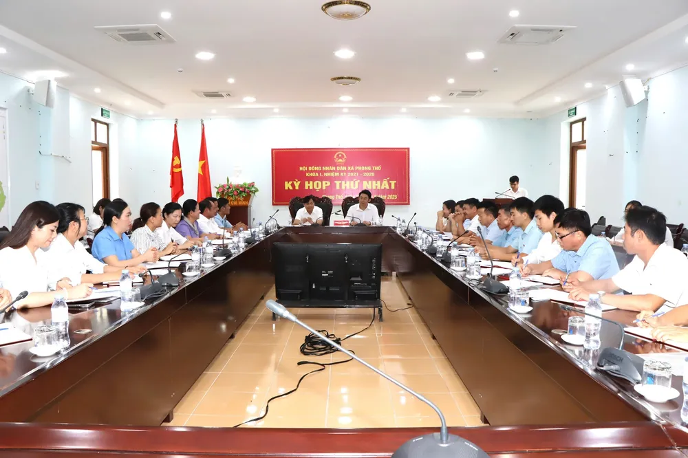 Quang cảnh buổi vận hành thử nghiệm tổ chức kỳ họp lần thứ nhất khoá I, HĐND xã Phong Thổ 4d361d6d-0a8e-4382-84cd-dbebf9a7c8ff-1226.jpg