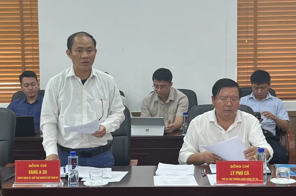 Lãnh đạo Uỷ ban MTTQ Việt Nam xã phát biểu ý kiến tại Hội nghị Ban Thường vụ Đảng ủy xã Bum Nưa 943815a5-9471-4d81-9177-b66646a55db4-1502.jpg