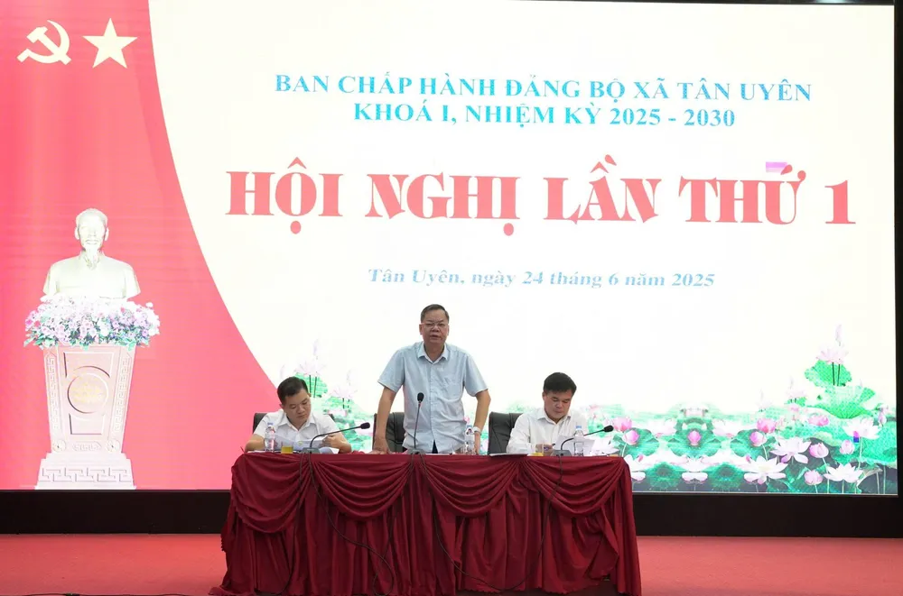 Xã Tân Uyên vận hành thử nghiệm chính quyền mới và tổ chức Hội nghị lần thứ nhất để triển khai nhiệm vụ 9ad29401-8e7d-4bf0-8036-077a714c8dcb-4427.jpg