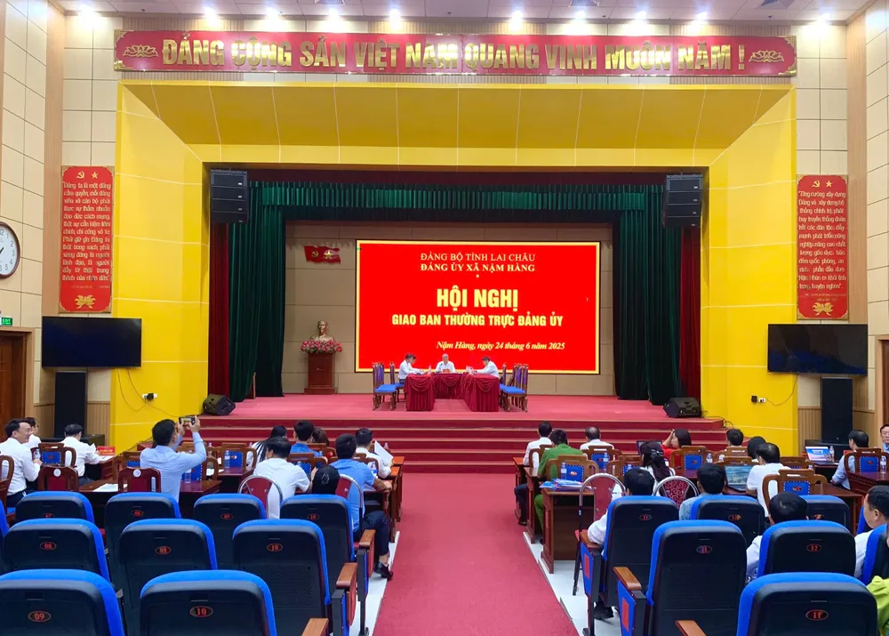Xã Nậm Hàng tổ chức họp giao ban Thường trực Đảng ủy triển khai nhiệm vụ tại buổi vận hành đầu tiên c8ca4f59-fec8-4e1f-9c63-518f8c2d2086-6487.jpg