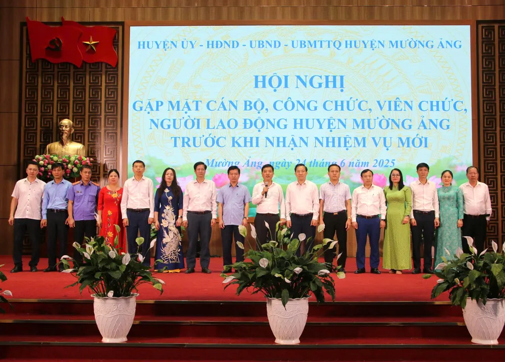 Ban Chấp hành Đảng bộ huyện Mường Ảng cảm ơn đóng góp của lãnh đạo huyện qua các thời kỳ và đội ngũ cán bộ, công chức, viên chức, người lao động trên địa bàn. Ban Chấp hành Đảng bộ huyện Mường Ảng cảm ơn đóng góp của lãnh đạo huyện qua các thời kỳ và đội ngũ cán bộ, công chức, viên chức, người lao động trên địa bàn.