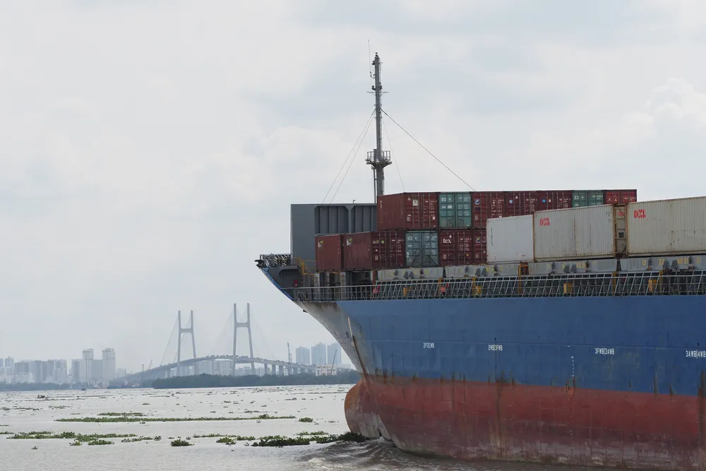 Tàu container từ Biển Đông qua cầu Phú Mỹ tiến vào trung tâm TPHCM. Ảnh: Hoàng Hùng !3b.jpg