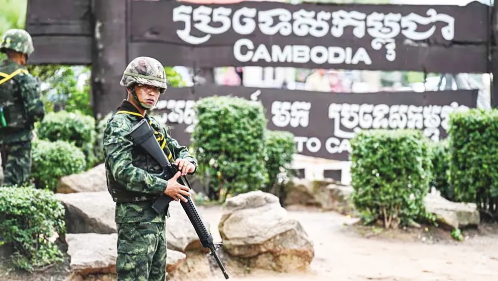Binh sĩ Thái Lan tại cửa khẩu biên giới tỉnh Surin, giáp Campuchia. Ảnh: CNA !8b.jpeg