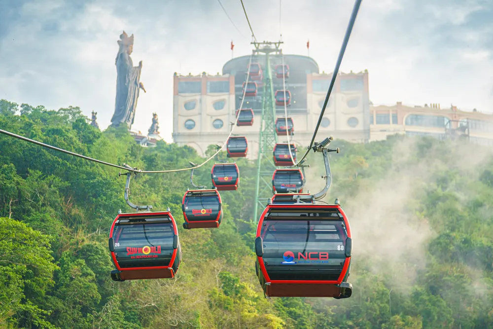 Cáp treo lên đỉnh núi Bà Đen. Ảnh: Sun World Ba Den Mountain Cáp treo.jpeg