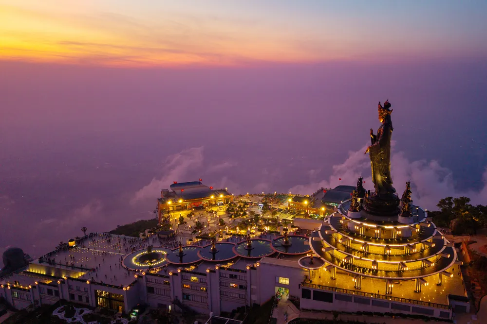 Tượng Phật Bà Tây Bổ Đà Sơn trên đỉnh núi Bà Đen. Ảnh: Sun World Ba Den Mountain tuong-phat-ba-nui-ba-den.JPG